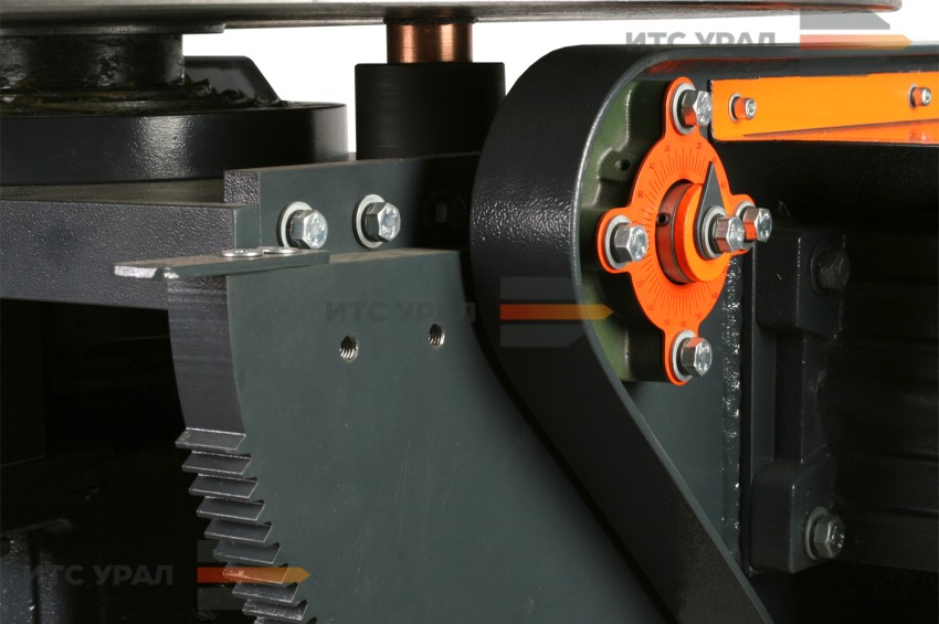 Прижимной механизм обратного кабеля, забчатый механизм наклона планшайбы и транспортир