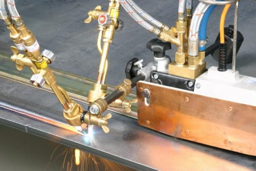 Quicky-E, Машина газорезательная для резки стали толщиной до 100 мм_вид сбоку